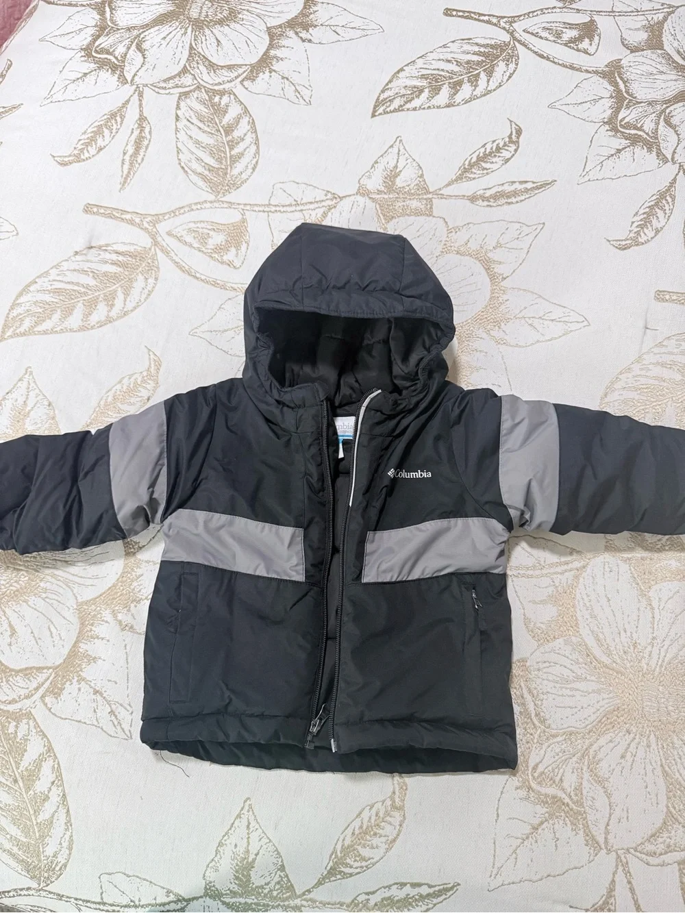 Columbia Kids Hooded Puffer Jacket in Black and Gray